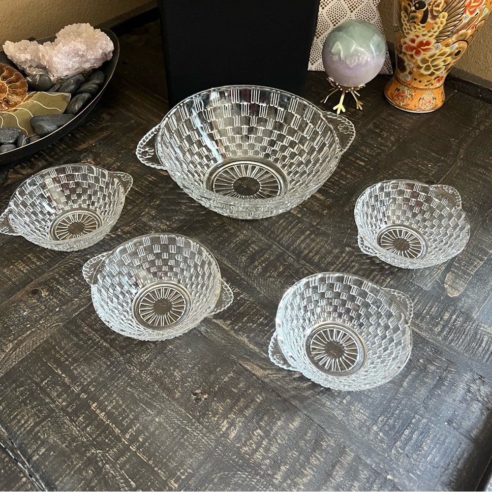 Basket Weave Pattern Double Handle Dish 1 Large 4 Small